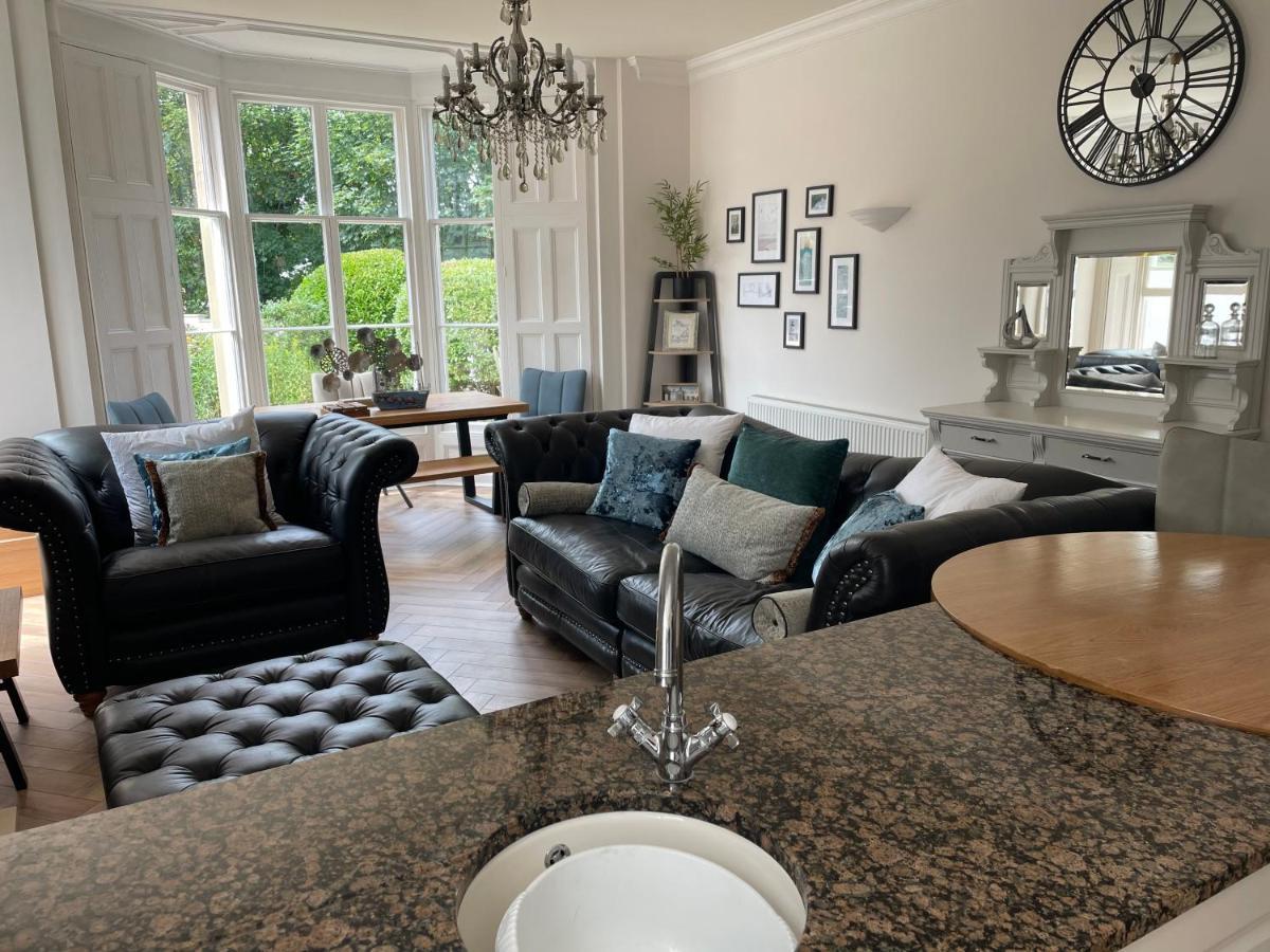 Stunning 2-Bed-2Bath Apt In Whitby With Parking Apartamento Exterior foto