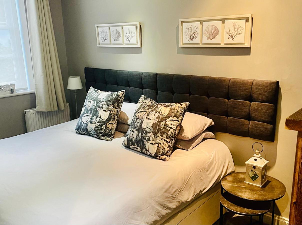 Stunning 2-Bed-2Bath Apt In Whitby With Parking Apartamento Exterior foto